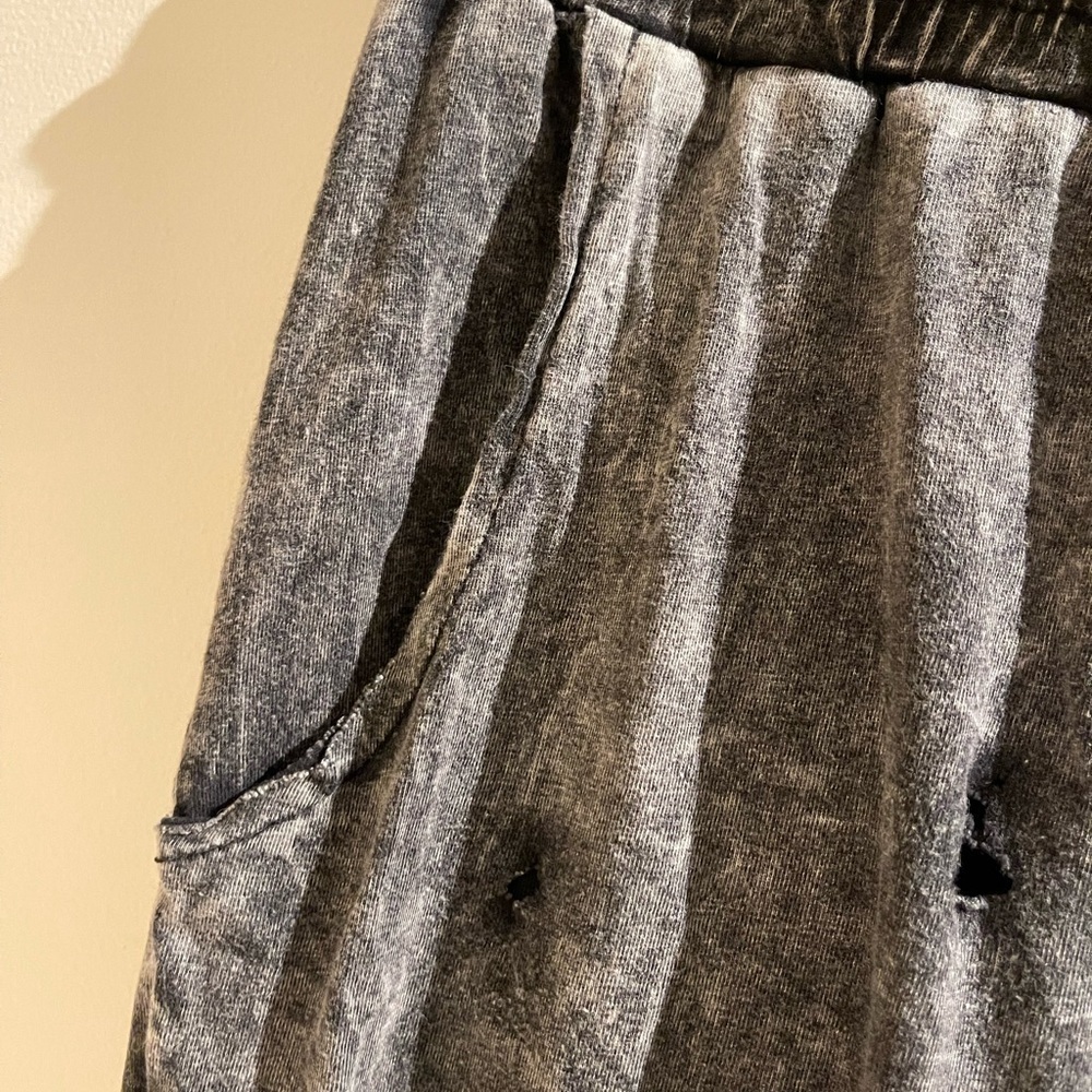 3/15$ innocent pants  ripped​ - Picture 3 of 6